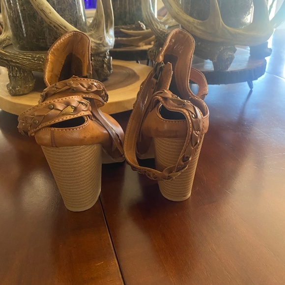 Brown booties with braided trim detail, size 6 worn 1 time - Picture 4 of 5